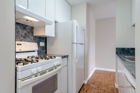 Tiny photo for 8 Oak Creek Drive #2802, Buffalo Grove, IL 60089 (MLS # 12596729)