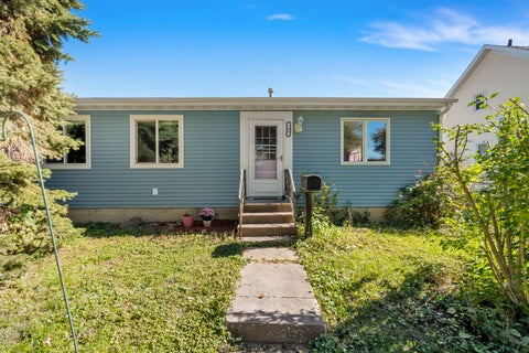 Photo of 705 S Fairmount Street, Davenport, IA 52802 (MLS # 12790155)