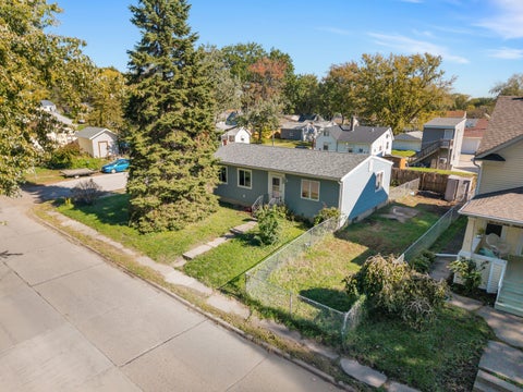 Tiny photo for 705 S Fairmount Street, Davenport, IA 52802 (MLS # 12790155)
