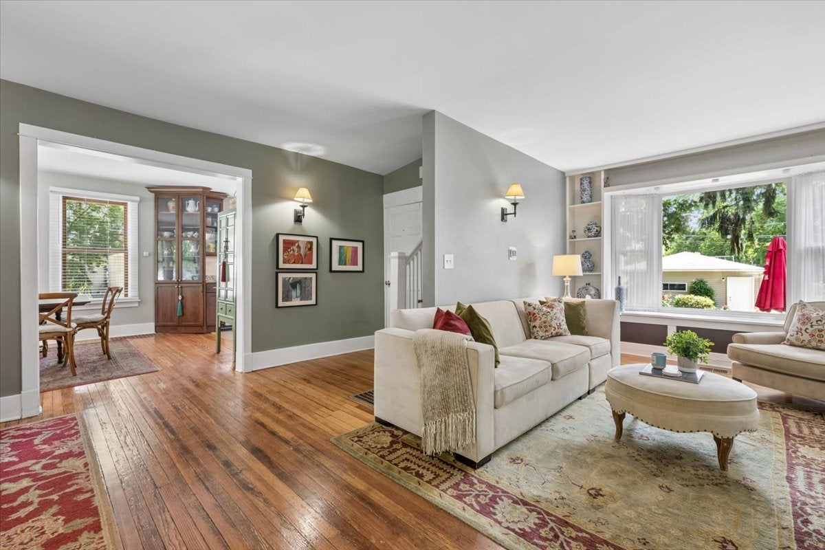 1412 Leonard Place