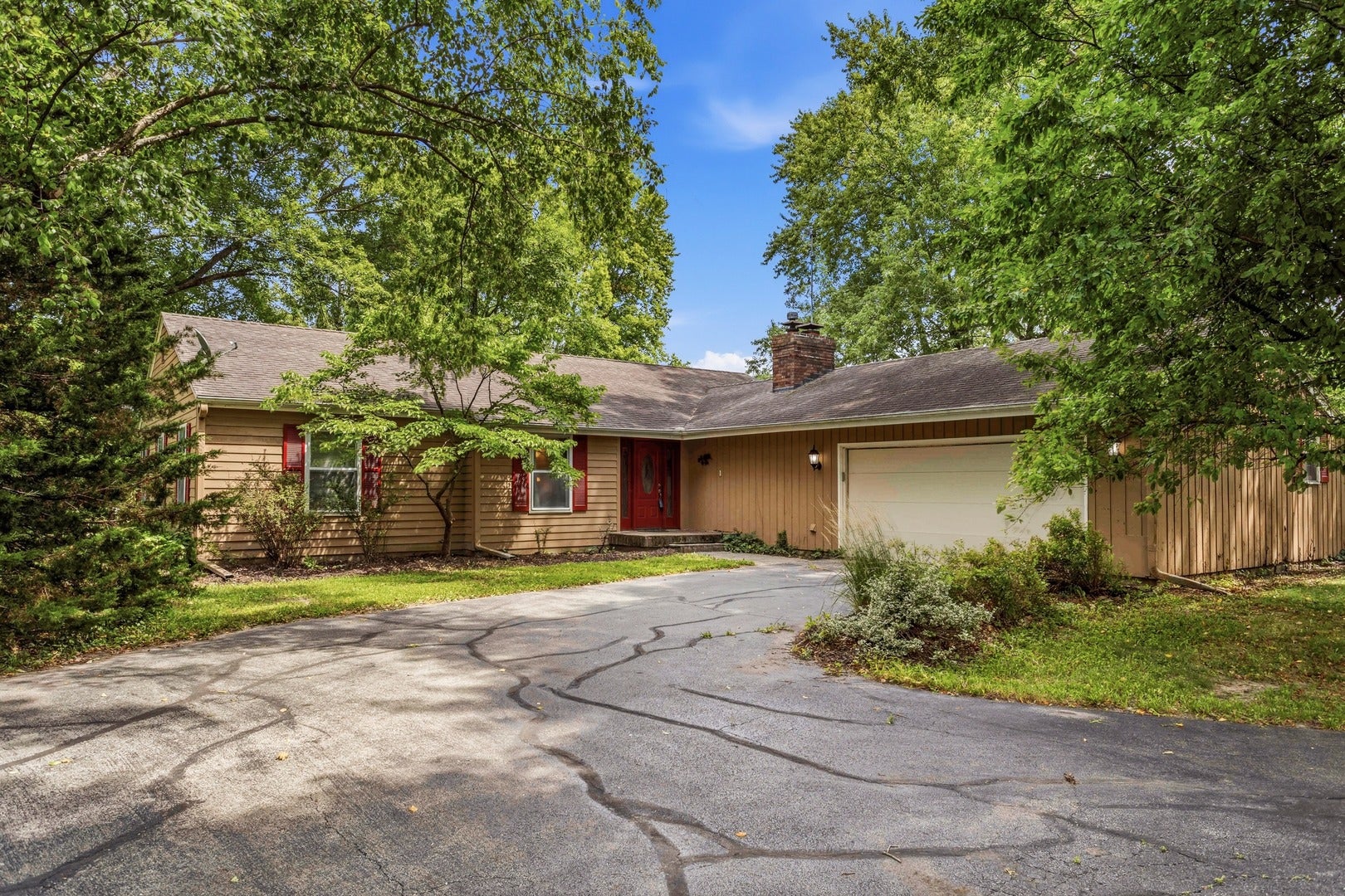 147 WOODLAKE Road