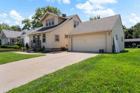 Tiny photo for 2301 Elm Street, Davenport, IA 52803 (MLS # 12724283)