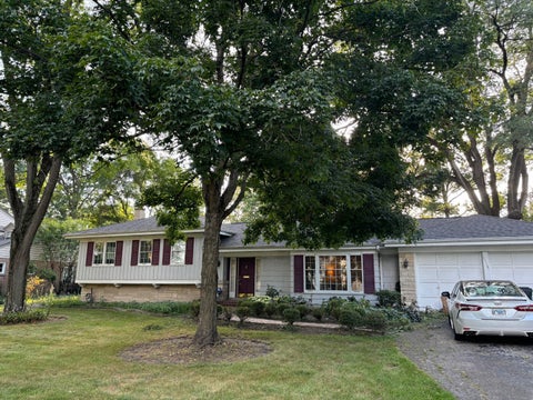 Photo of 1116 Woodview Road, Burr Ridge, IL 60527 (MLS # 12757952)