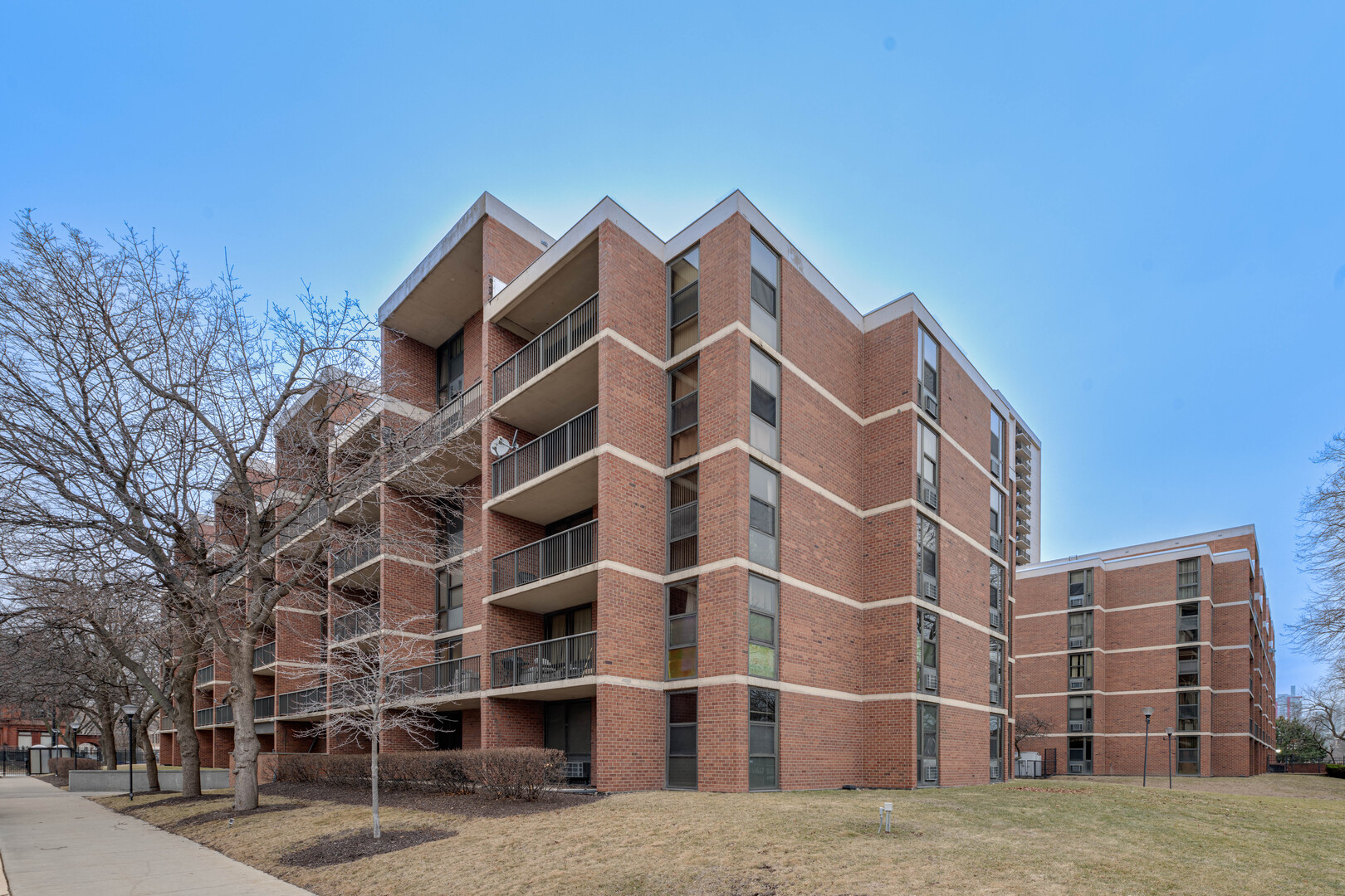 2941 S Michigan Avenue 504