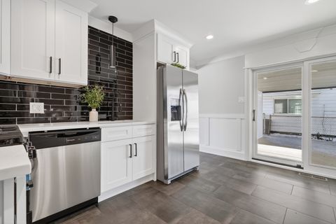 Tiny photo for 15554 S Park Avenue, South Holland, IL 60473 (MLS # 12548355)