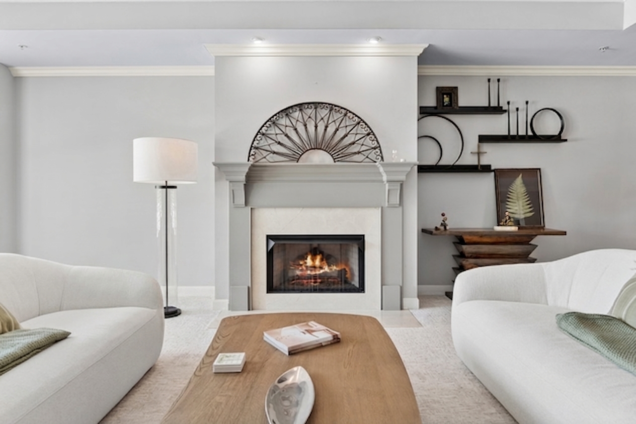 200 N River Lane 101