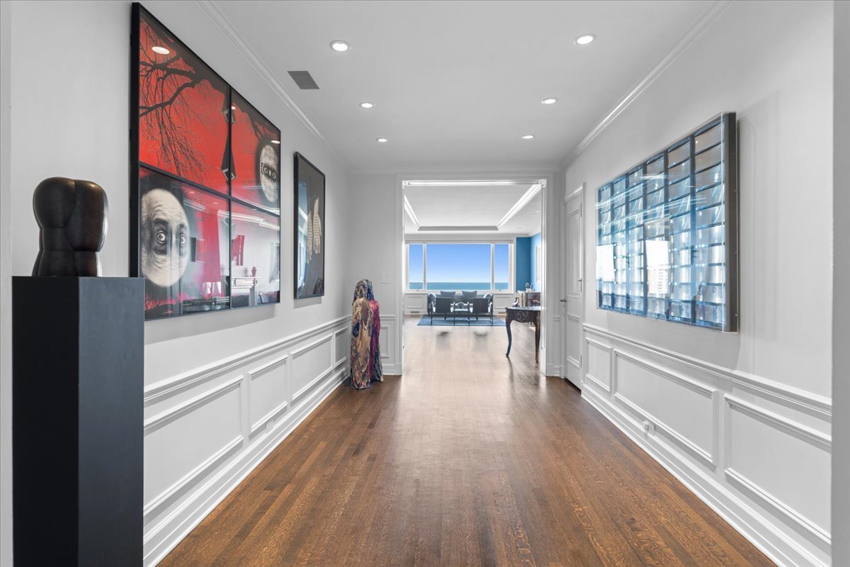 179 E LAKE SHORE Drive 25W