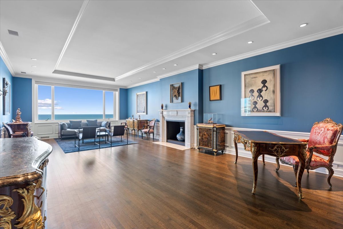 179 E LAKE SHORE Drive 25W