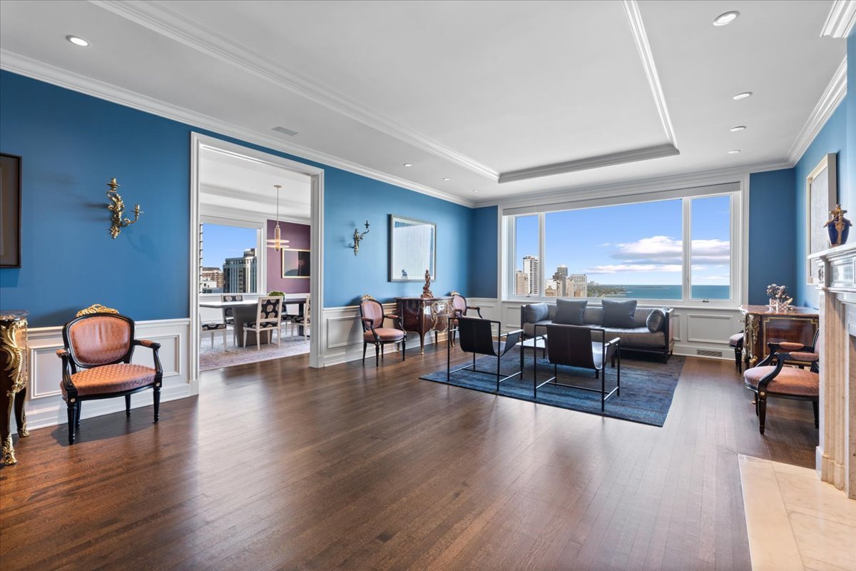 179 E LAKE SHORE Drive 25W