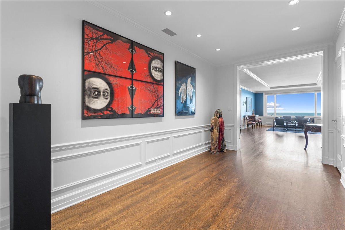 179 E LAKE SHORE Drive 25W