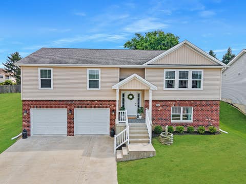 Photo of 2510 Grey Fox Trail, Bloomington, IL 61705 (MLS # 12708812)