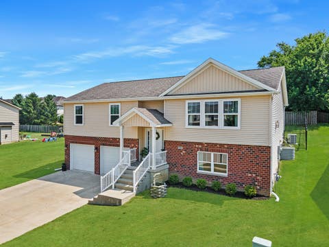 Tiny photo for 2510 Grey Fox Trail, Bloomington, IL 61705 (MLS # 12708812)