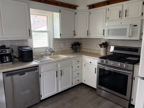 Tiny photo for 1408 Ridgeport Avenue, Bloomington, IL 61704 (MLS # 12593536)