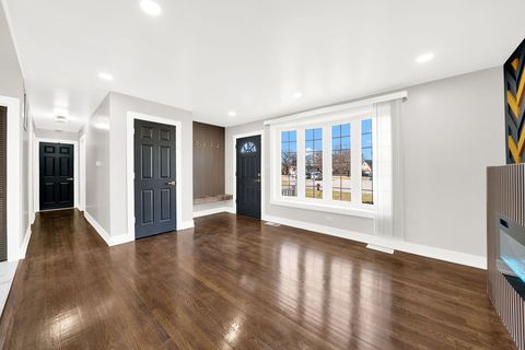 Tiny photo for 12843 Pleasant Court, Crestwood, IL 60418 (MLS # 12589850)