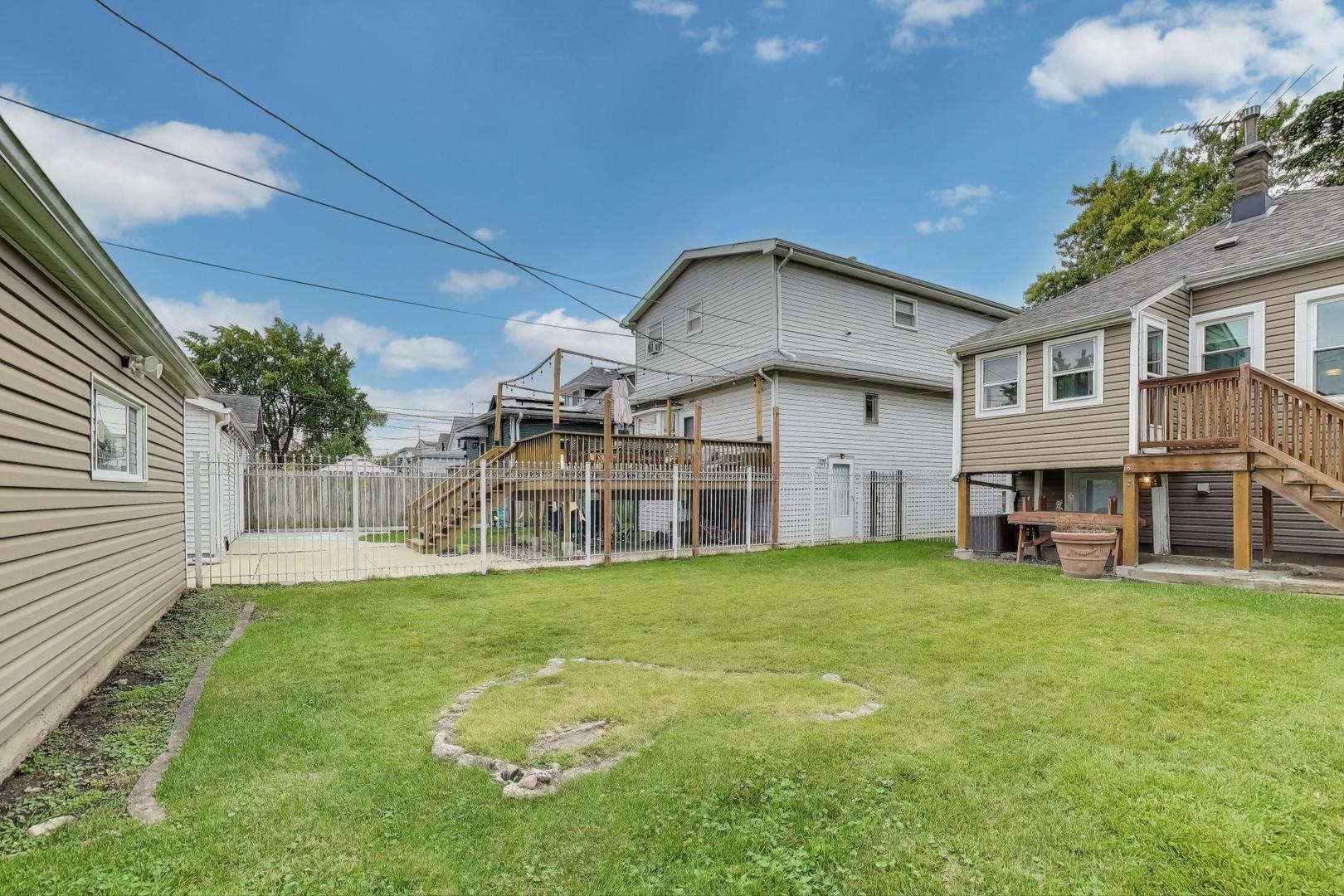 Chicago, Illinois 60630, United States, 3 Bedrooms Bedrooms, ,2 BathroomsBathrooms,Residential,Active,228791