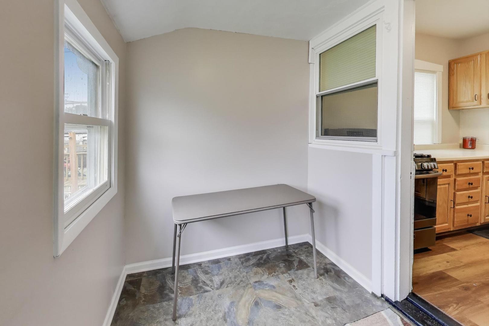 Chicago, Illinois 60630, United States, 3 Bedrooms Bedrooms, ,2 BathroomsBathrooms,Residential,Active,228791