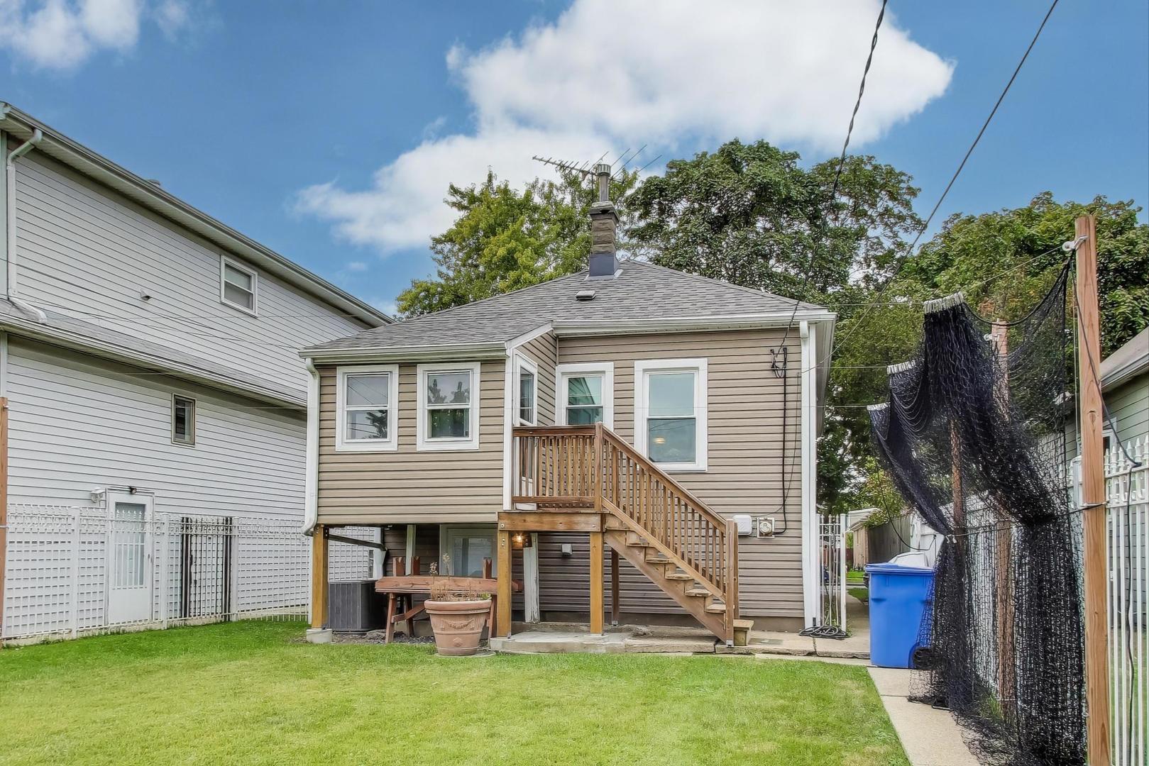 Chicago, Illinois 60630, United States, 3 Bedrooms Bedrooms, ,2 BathroomsBathrooms,Residential,Active,228791