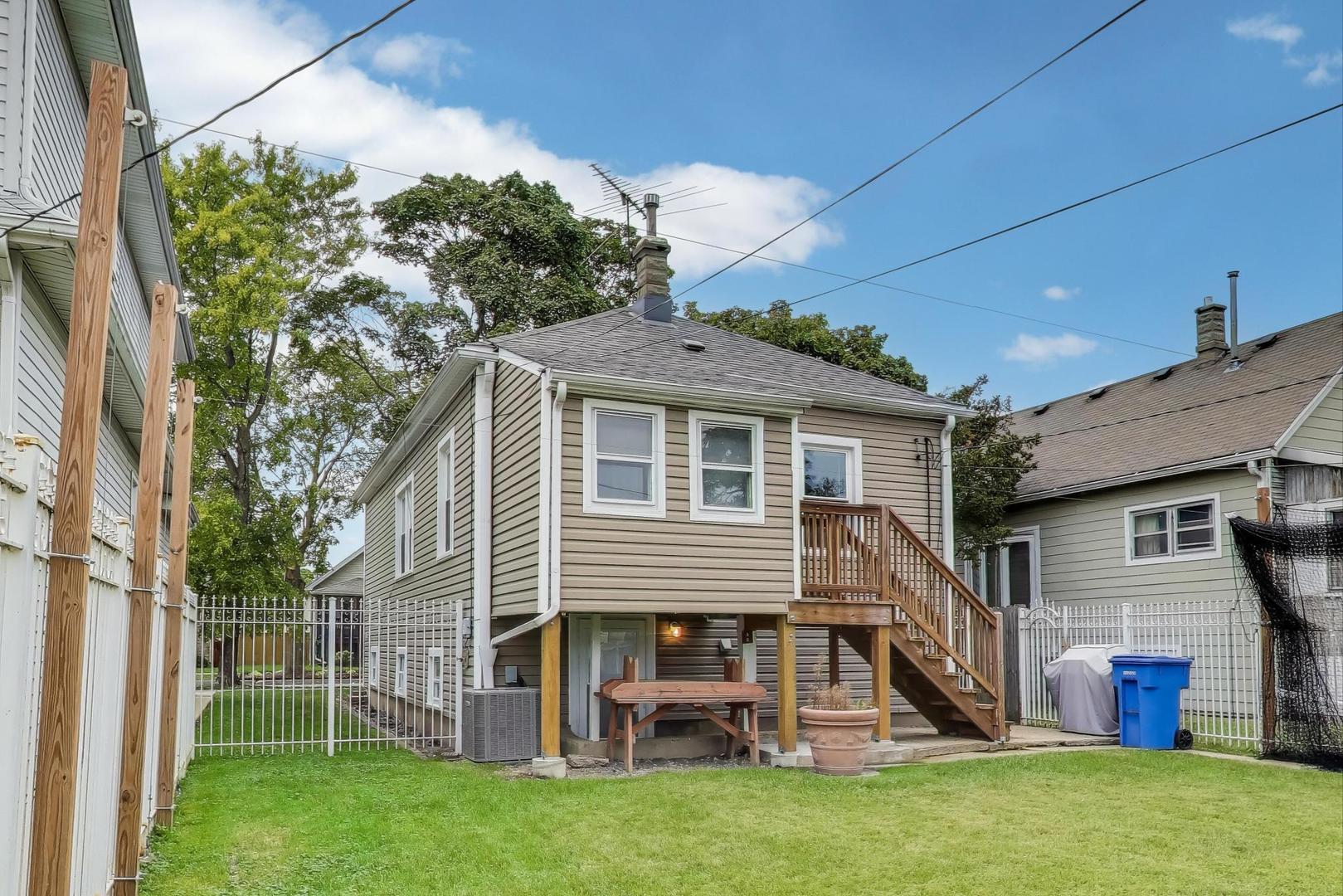 Chicago, Illinois 60630, United States, 3 Bedrooms Bedrooms, ,2 BathroomsBathrooms,Residential,Active,228791