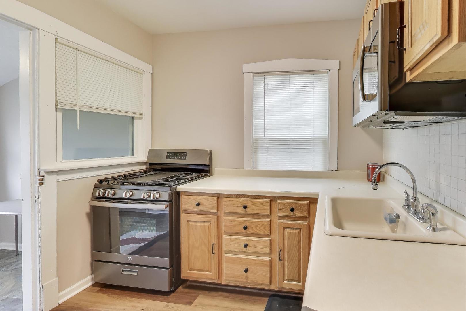 Chicago, Illinois 60630, United States, 3 Bedrooms Bedrooms, ,2 BathroomsBathrooms,Residential,Active,228791