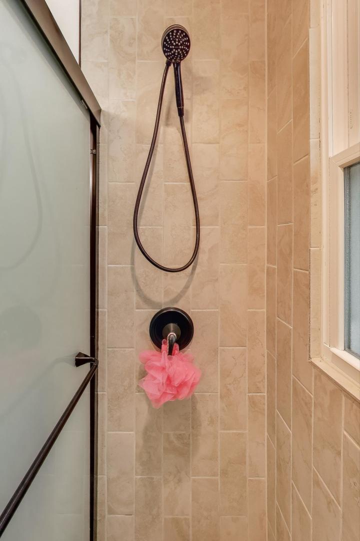 Chicago, Illinois 60630, United States, 3 Bedrooms Bedrooms, ,2 BathroomsBathrooms,Residential,Active,228791