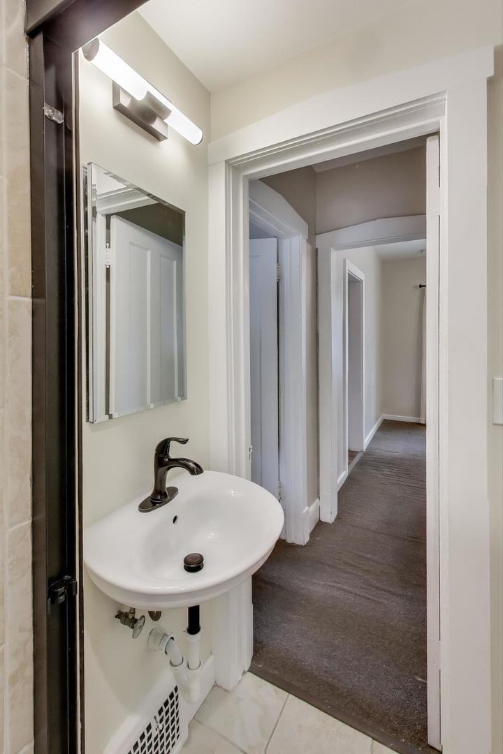 Chicago, Illinois 60630, United States, 3 Bedrooms Bedrooms, ,2 BathroomsBathrooms,Residential,Active,228791