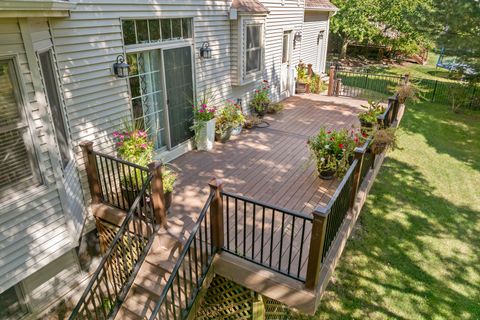 Tiny photo for 704 Greenbrier Court, North Aurora, IL 60542 (MLS # 12473597)