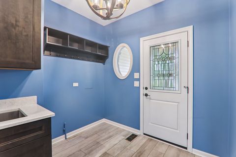 Tiny photo for 704 Greenbrier Court, North Aurora, IL 60542 (MLS # 12473597)