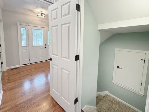 Tiny photo for 704 Greenbrier Court, North Aurora, IL 60542 (MLS # 12473597)