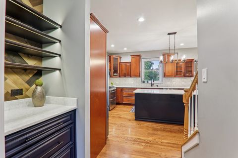 Tiny photo for 704 Greenbrier Court, North Aurora, IL 60542 (MLS # 12473597)