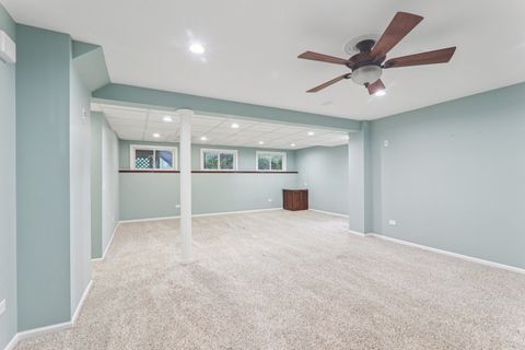 Tiny photo for 704 Greenbrier Court, North Aurora, IL 60542 (MLS # 12473597)