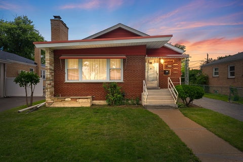 Photo of 5024 Harnew Road S, Oak Lawn, IL 60453 (MLS # 12688682)