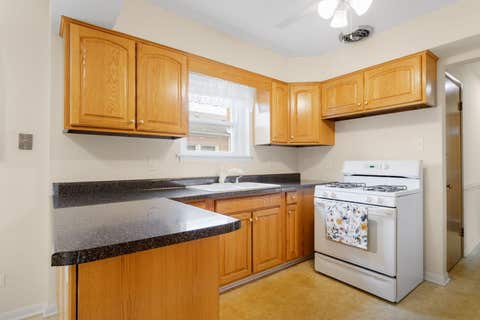 Tiny photo for 5024 Harnew Road S, Oak Lawn, IL 60453 (MLS # 12688682)