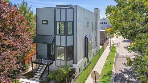Photo of 2457 W Byron Street, Chicago, IL 60618 (MLS # 12630212)