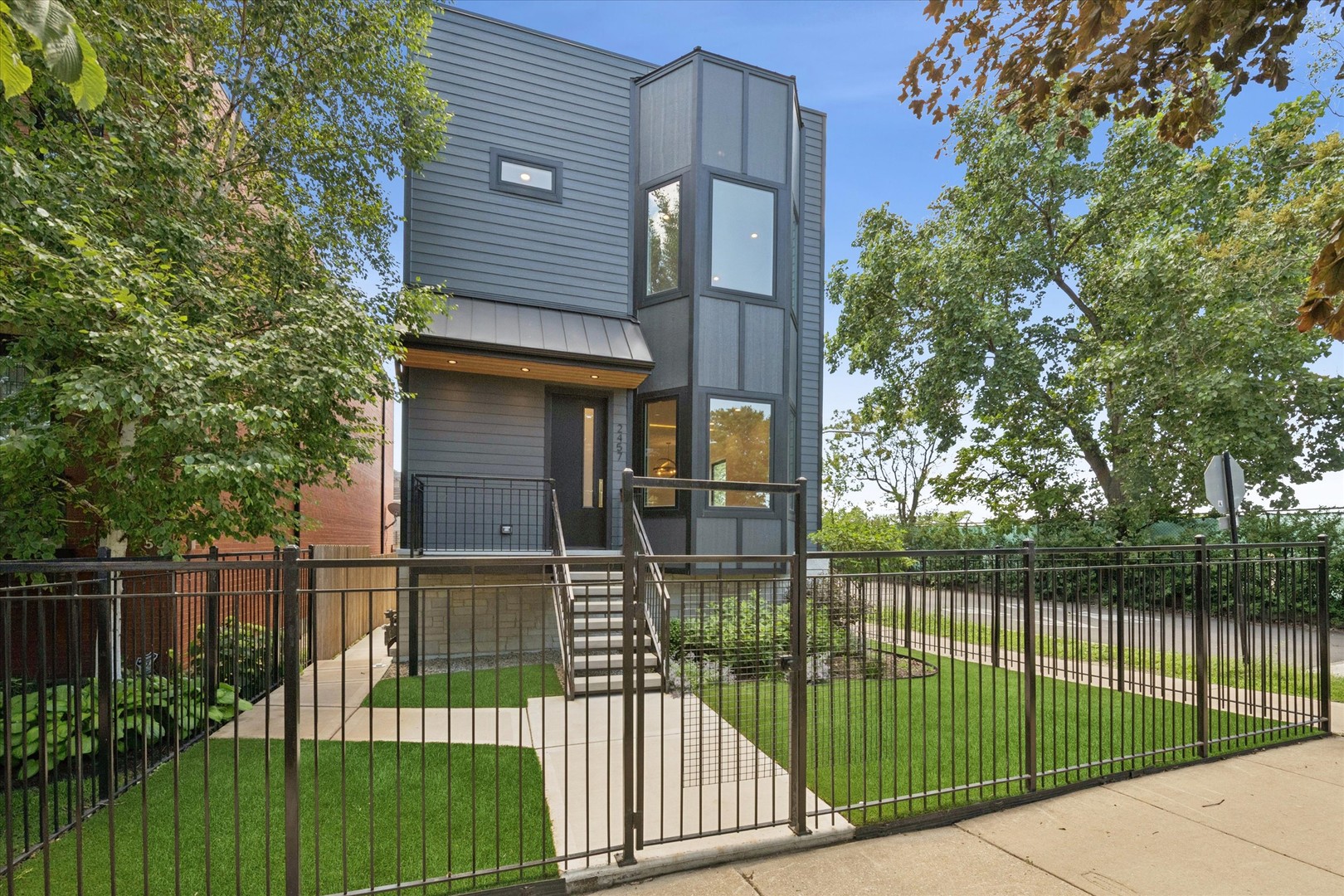 2457 W Byron Street