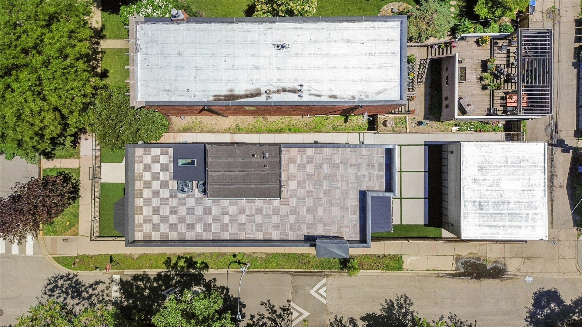 2457 W Byron Street