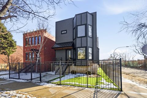 Photo of 2457 W Byron Street, Chicago, IL 60618 (MLS # 12630212)