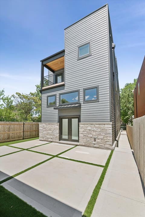 Tiny photo for 2457 W Byron Street, Chicago, IL 60618 (MLS # 12630212)