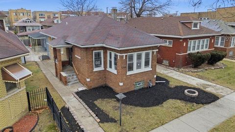 Photo of 7724 S Chappel Avenue, Chicago, IL 60649 (MLS # 12611597)