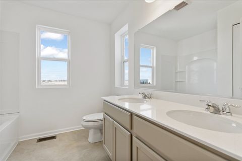 Tiny photo for 306 Kingsport Drive, South Elgin, IL 60177 (MLS # 12561486)