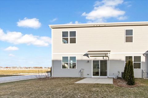 Tiny photo for 306 Kingsport Drive, South Elgin, IL 60177 (MLS # 12561486)