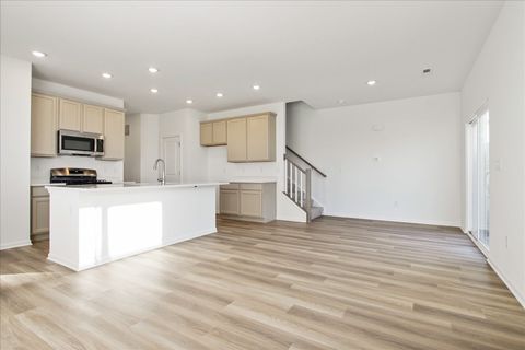 Tiny photo for 306 Kingsport Drive, South Elgin, IL 60177 (MLS # 12561486)