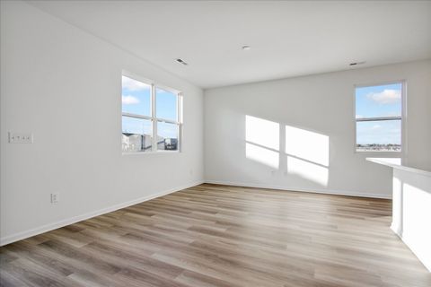 Tiny photo for 306 Kingsport Drive, South Elgin, IL 60177 (MLS # 12561486)