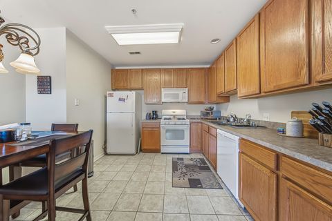 Tiny photo for 9440 S 51st Avenue #417, Oak Lawn, IL 60453 (MLS # 12518278)