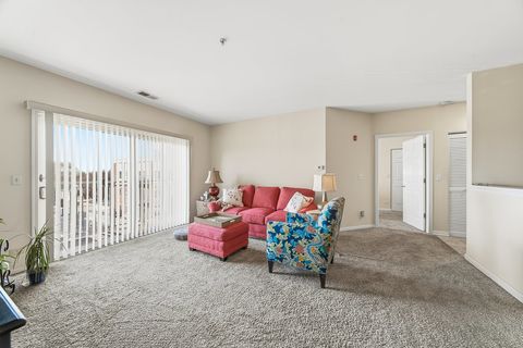 Tiny photo for 9440 S 51st Avenue #417, Oak Lawn, IL 60453 (MLS # 12518278)
