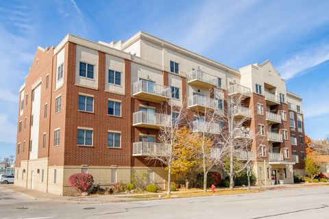 Tiny photo for 9440 S 51st Avenue #417, Oak Lawn, IL 60453 (MLS # 12518278)