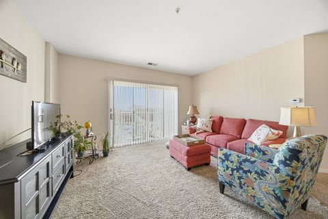 Tiny photo for 9440 S 51st Avenue #417, Oak Lawn, IL 60453 (MLS # 12518278)