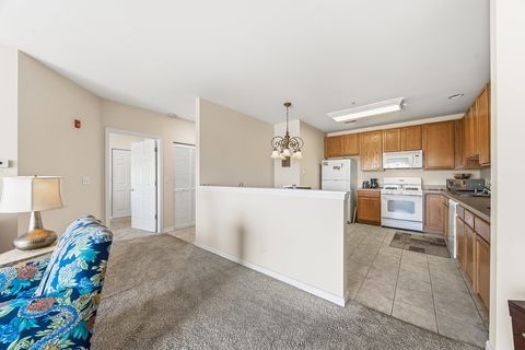 Tiny photo for 9440 S 51st Avenue #417, Oak Lawn, IL 60453 (MLS # 12518278)