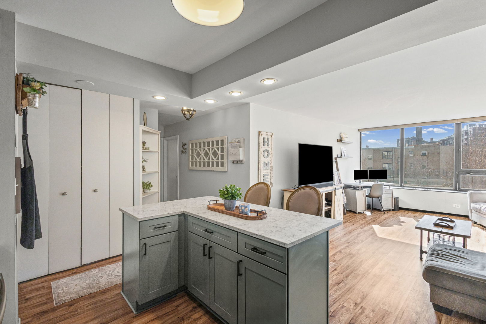 3930 N Pine Grove Avenue 304