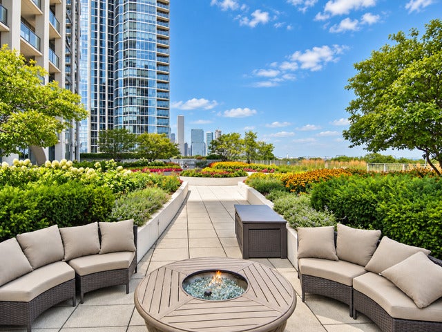 1235 S Prairie Avenue 3509