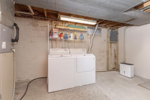 Tiny photo for 105 E Lincoln Street #K, Normal, IL 61761 (MLS # 12507898)